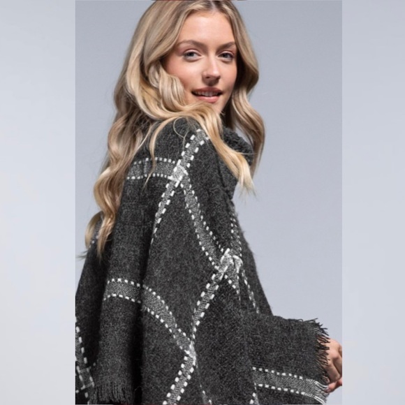 Plaid Poncho Turtleneck Windowpane Print With Fringe Frayed Hem  NWT - Picture 2 of 10